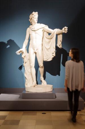 Antonio Vanni (1781–1851?); Apoll vom Belvedere, nach 1866 und vor 1903 (?); Gipsabguss, 235 × 150 × 100 cm; Marburg, Philipps-Universität, Archäologisches Seminar; Foto: Norbert Miguletz