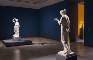 Mit der Schönheit Aug‘ in Aug‘: Die Heben von Antonio Canova und Bertel Thorvaldsen. Foto: Norbert Miguletz