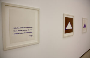 Anleitung, Schablone, Siebdruck: Das Blaue Dreieck von Blinky Palermo.