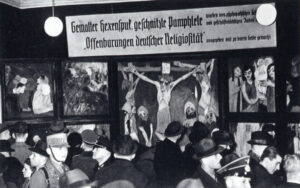 Emil Noldes 1911 und 1912 entstandene Werk „Das Leben Christi“ in der Ausstellung „Entartete Kunst“ in Berlin, Februar 1938