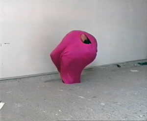 Erwin Wurm (*1954); 59 Stellungen, 1992; Video, 20:00 Min.; © Studio Wurm / VG Bild-Kunst, Bonn 2014