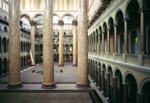 Candida Höfer; National Building Museum Washington D.C., 1992; C-Print, 38 x 57 cm; Städel Museum, Frankfurt am Main, DZ BANK Kunstsammlung im Städel Museum; Foto: Städel Museum - ARTOTHEK; © VG Bild-Kunst Bonn
