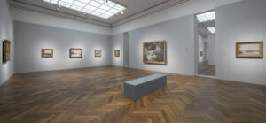 Der Zeitplan zur Installation der Kunstwerke war auf sieben Tage beschränkt – doch am Ende hängen alle Werke wie vorgesehen.