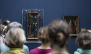 Gemeinsame Präsentation nach über 165 Jahren: Die „Lucca-Madonna“ und die „Verkündigung an Maria“ von Jan van Eyck. Foto: Städel Museum