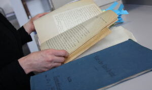 Wie ein kleinteiliges Puzzle: Die Rekonstruktion der Provenienz eines Werkes muss nach und nach zusammengesetzt werden. Foto: Städel Museum