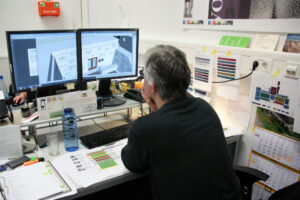 Albrecht Wild an seinem Arbeitsplatz