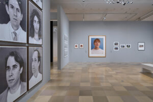 Ausstellungsansicht „Fotografien werden Bilder. Die Becher-Klasse“