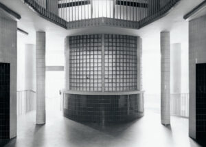 Axel Hütte: Moedling House, 1982-84, Leihgabe des Künstlers, © Axel Hütte