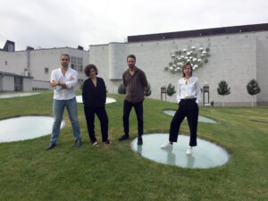 Treffen über der Gegenwartskunst im Städel: Ivan Murzin, Natalia Rolón und James Tunks mit Cosima Grosser (v. l. n. r.)