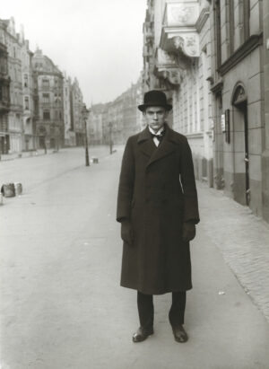 August Sander, Maler (Anton Räderscheidt), 1926 (Abzug von Gunther Sander 1980), Silbergelatine-Abzug, Städel Museum, Gemeinsames Eigentum mit dem Städelschen Museums-Verein e.V., © VG Bild-Kunst Bonn 2017