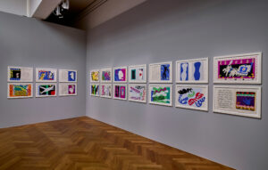 Ausstellungsansicht „Matisse – Bonnard“ mit Scherenschnitten der Serie „Jazz“ von 1947, Städel Museum