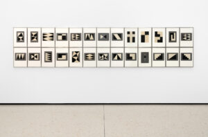 Ausstellungsansicht "Hermann Glöckner und Rudolf Jahns. Geometrie als Gestaltungsprinzip"
Foto: Städel Museum
Hermann Glöckner: Flächeneinteilung in Schwarz und Weiß, 26 kleine Faltungen, 1957, © VG Bild-Kunst, Bonn 2018