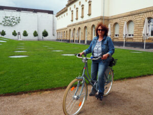 Mittlerweile fährt Ana Vuljar kein Motorrad mehr, zum Abschied gab's dafür ein Fahrrad.