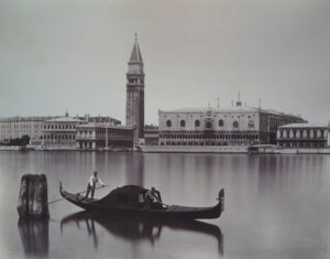 Carlo Naya, Venedig: Blick auf Markusbibliothek, Campanile und Dogenpalast, ca. 1875, Albuminpapier auf Karton
