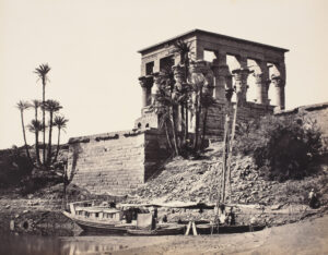 Francis Frith: Der Kiosk des Trajan auf der Nilinsel Philae, 1857, Albuminpapier auf Karton