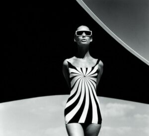F.C. Gundlach, Brigitte Bauer, Op Art-Badeanzug von Sinz, Vouliagmeni/Griechenland 1966