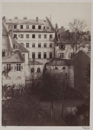 Carl Friedrich Mylius, Gartenseite des Geisow'schen Knabeninstituts in der Hochstraße, ca. 1865, Albuminpapier auf Karton, Städel Museum, Frankfurt am Main