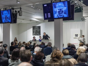 So sieht es im Auktionssaal vor Ort aus, Foto: Amélie Losier
