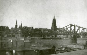 Mainufer mit Eisernem Steg, 1920, unbekannter Fotograf