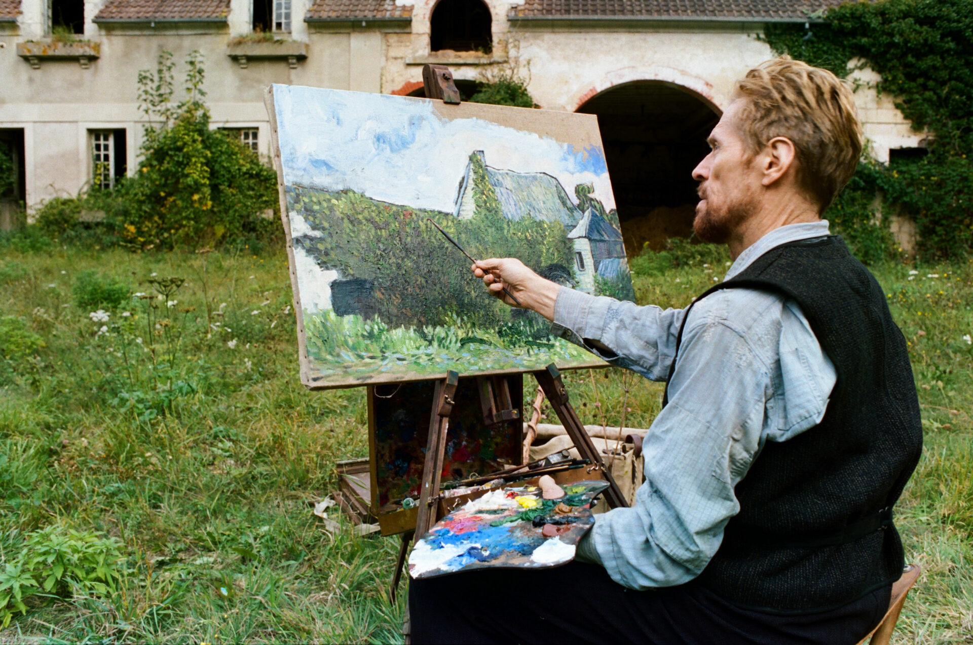 23 Willem Dafoe (Vincent Van Gogh) beim Malen in VAN GOGH© DCM