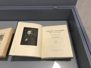 Die deutsche Erstausgabe des Briefwechsels zwischen Vincent und Theo in der Ausstellung MAKING VAN GOGH