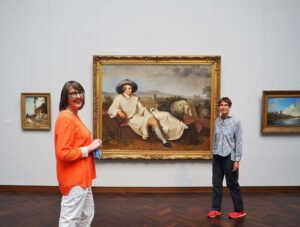 Chantal Eschenfelder (links) und Elke Jäger in der Sammlung des Städel Museums