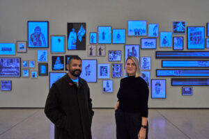 Marc Brandenburg und Svenja Grosser in der Ausstellung „Marc Brandenburg: Hirnsturm II“