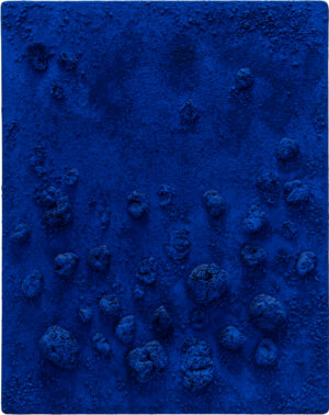 Yves Klein, Relief éponge bleu (Kleine Nachmusik), 1960, Städel Museum, Frankfurt am Main, © The Estate of Yves Klein VG Bild-Kunst, Bonn 2022