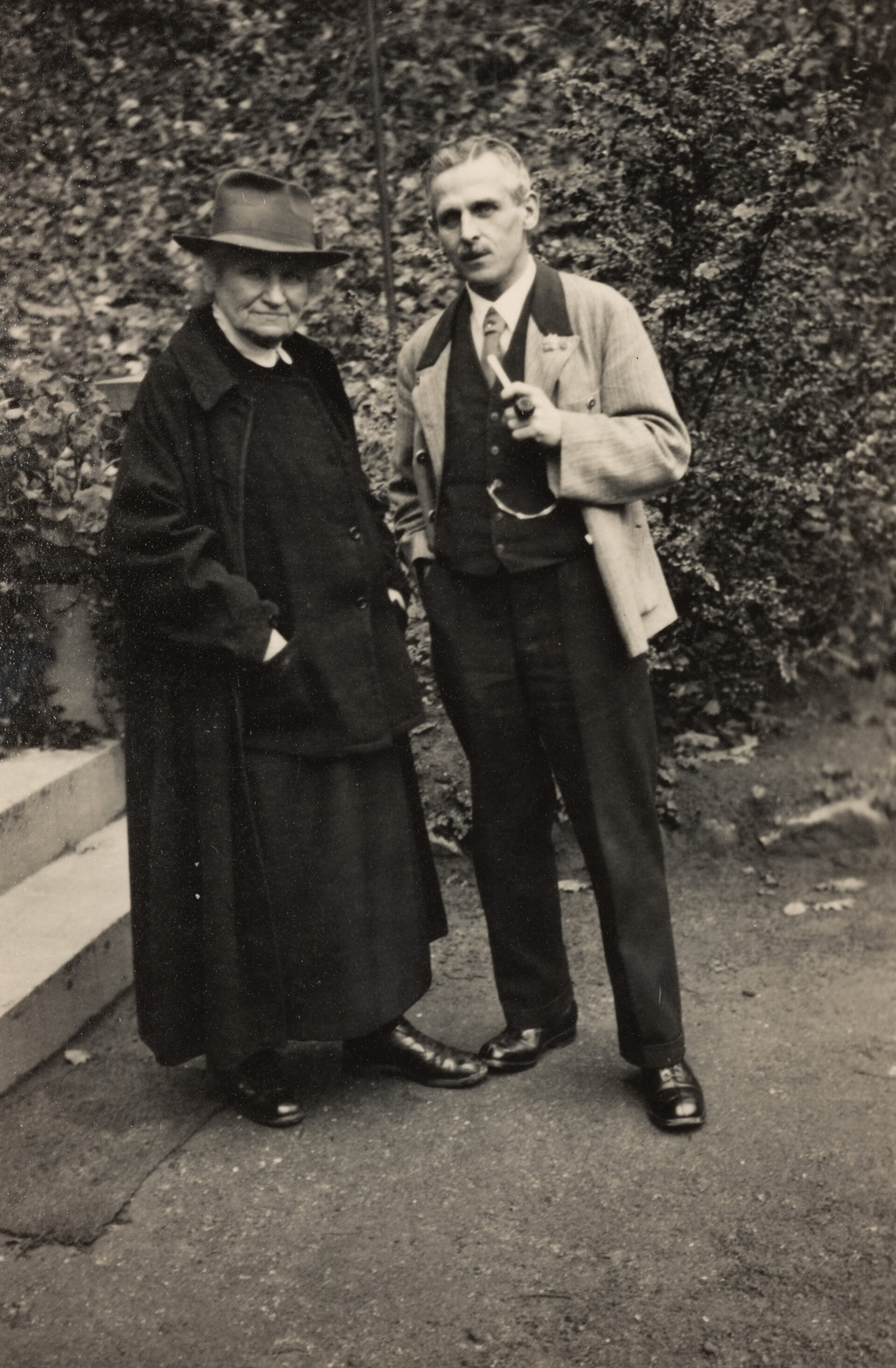 Unbekannter Fotograf, Ottilie W. Roederstein und Hermann Jughenn, Hofheim am Taunus, um 1933
