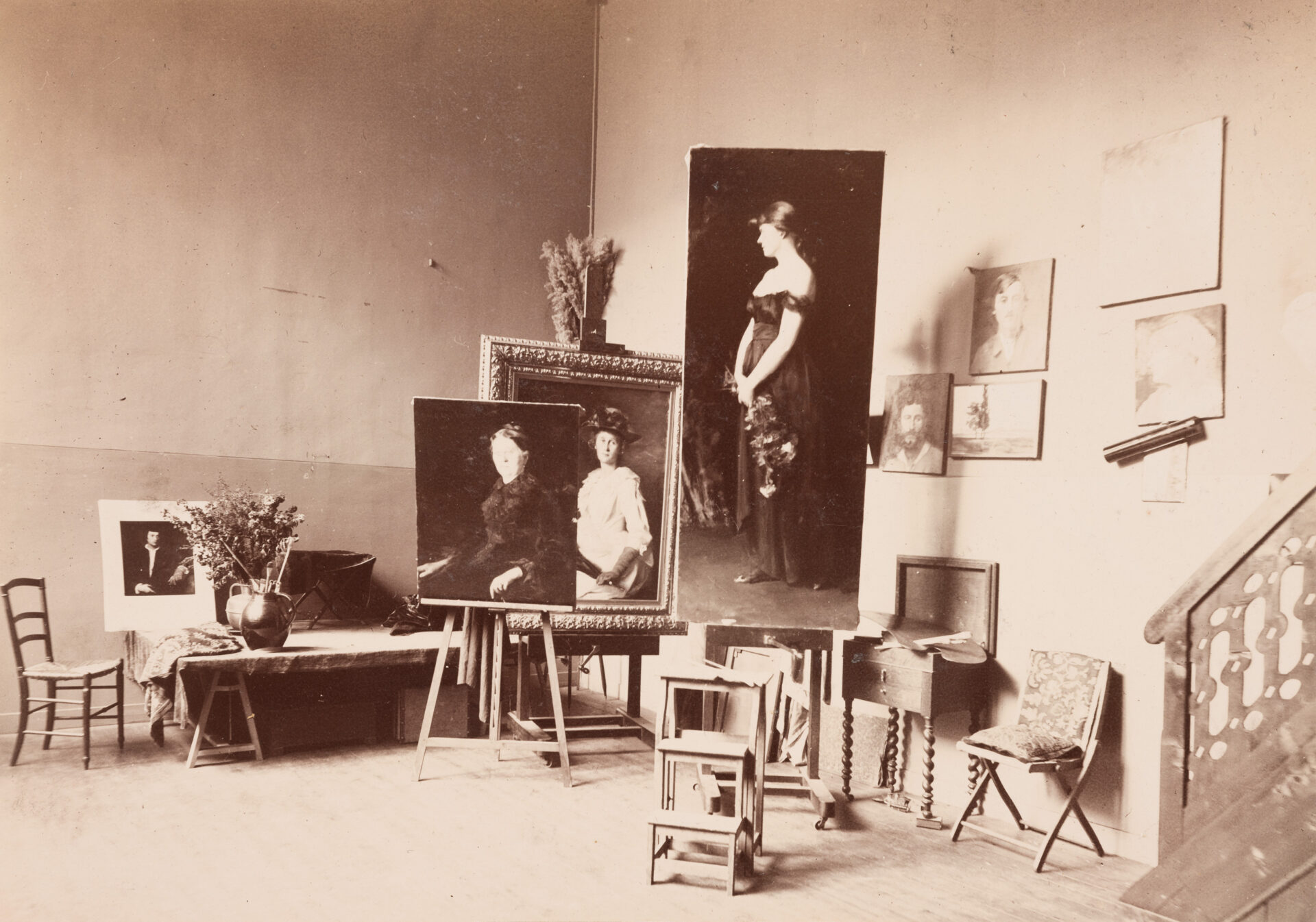 Unbekannter Fotograf, Roedersteins Atelier in der Rue Bara 5, Paris, um 1883-1891