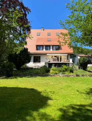 Blick vom Garten auf das Roederstein Haus in Hofheim im Juni 2022, Foto: Städel Museum