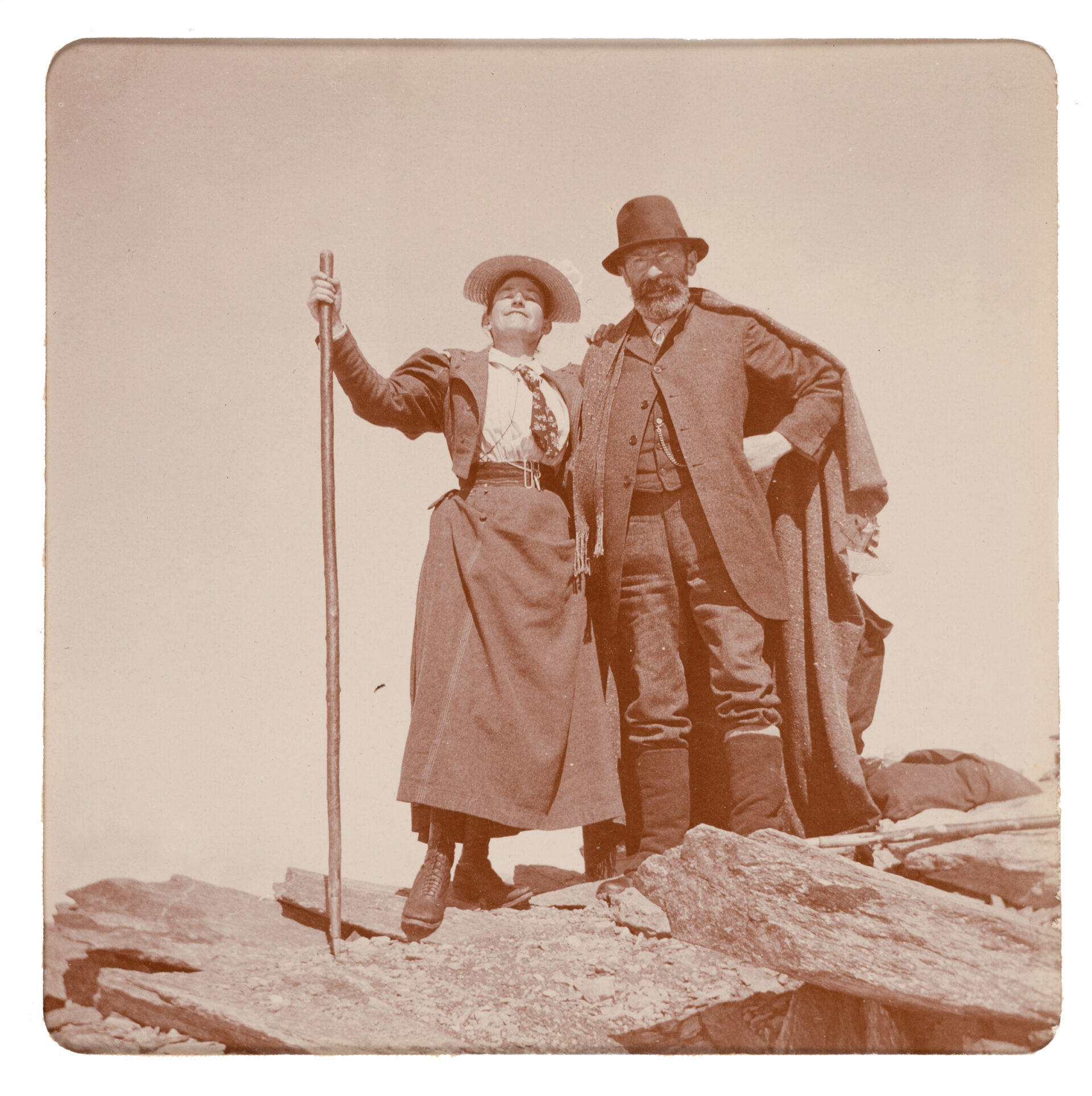 Elisabeth Winterhalter mit Bergführer auf dem Gipfel des Piz de la Margna, Oberengadin, Schweiz, 28. August 1898, Fotografie