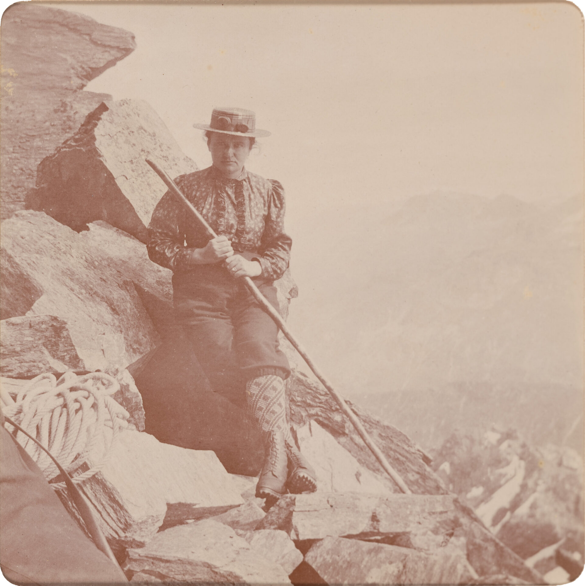 Ottilie W. Roederstein während der Rast auf dem Weg zum Gipfel des Piz de la Margna, Oberengadin, Schweiz, 28. August 1898, Fotografie