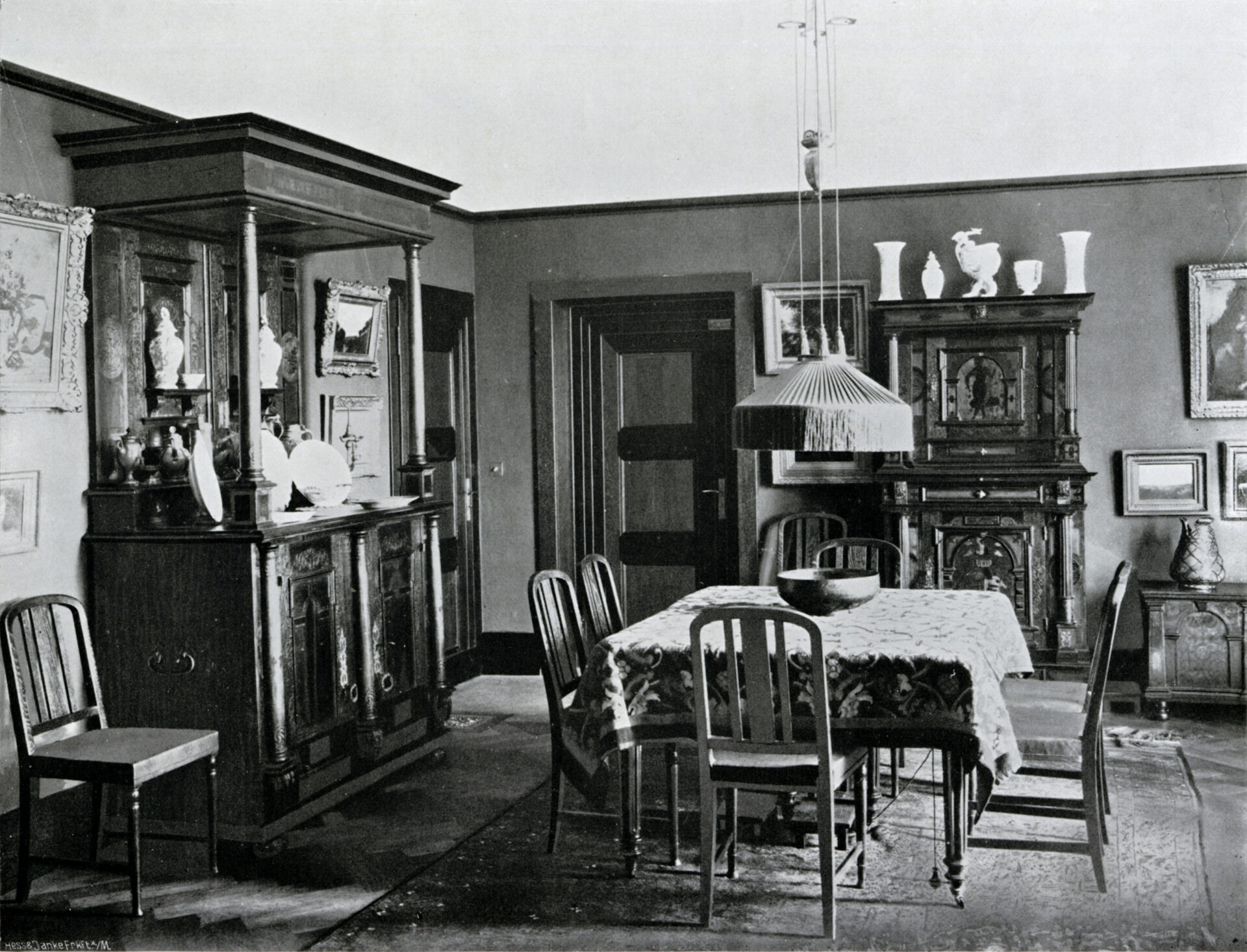 Speisezimmer im Haus Roederstein-Winterhalter, Abb. in Wohnungskunst, 1. Jg., 1909-10, erstes Oktoberheft, S. 259