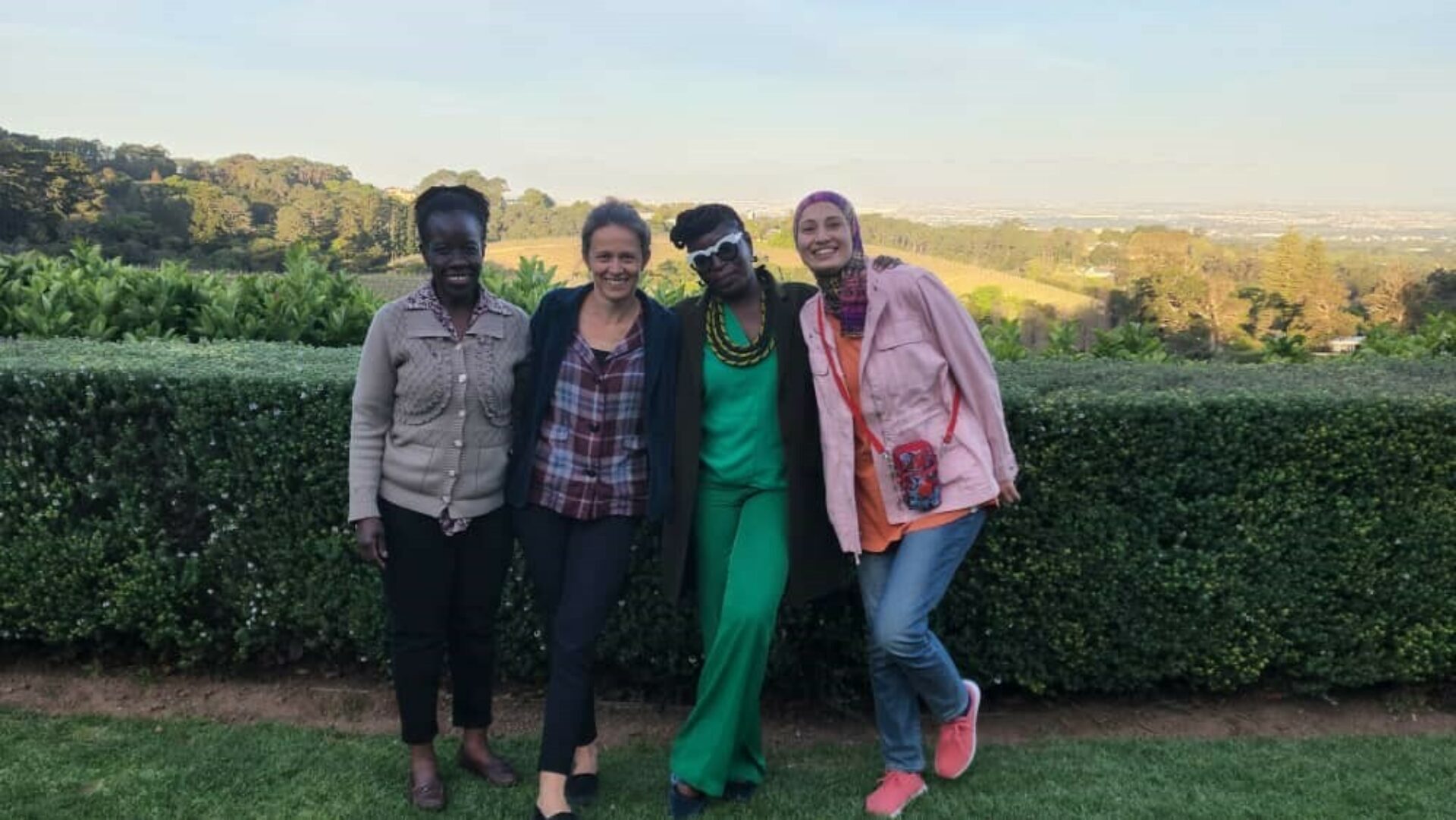 Anna Huber mit Fellows aus Kenia Sambia und Aegypten auf einem Weingut in Kapstadt 2022