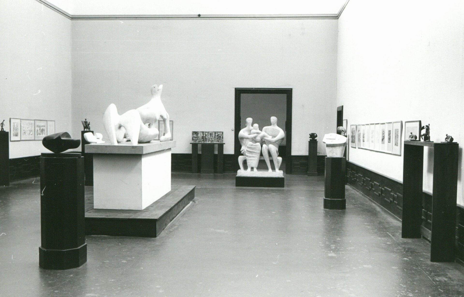 Blick in die Henry Moore Ausstellung im Frankfurter Staedel 1953 Fotografie Staedel Archiv Frankfurt am Main