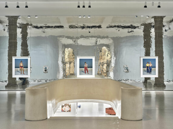 St presse ausstellungsansichten rineke dijkstra beach portraits 11 web